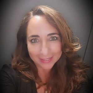 Meet your Posher, Hildq